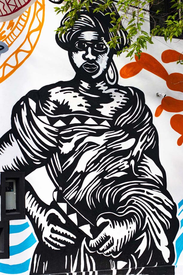 Detalhe de grafite na Casa Sueli Carneiro
